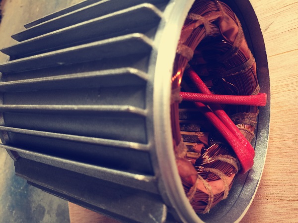 手推式小型搅拌机电机内部