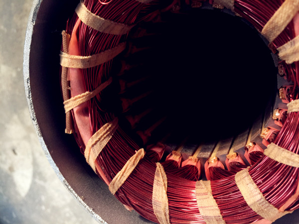 如何辨别手推式小型搅拌机电机导线是否为纯铜？