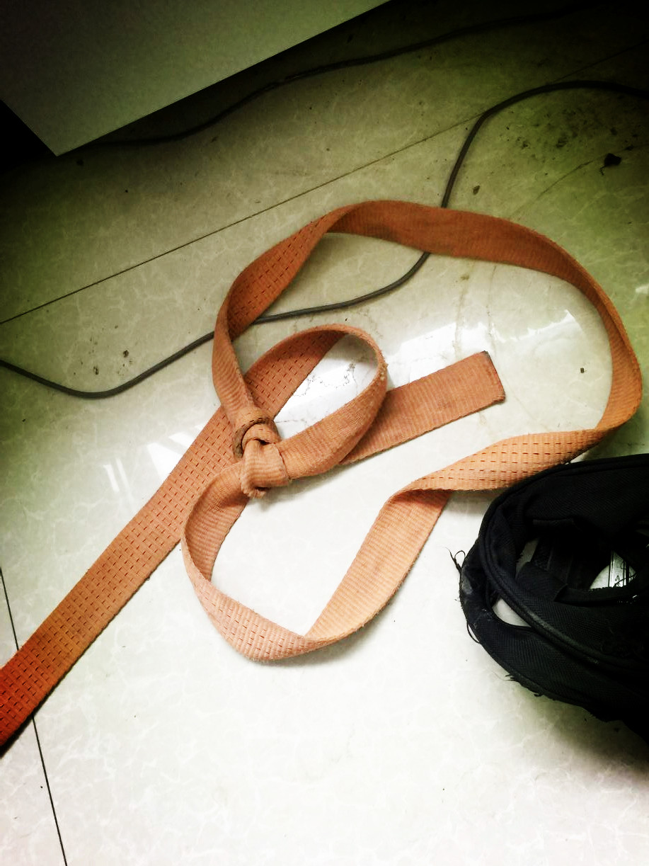 不安全吊装带捆绑方式